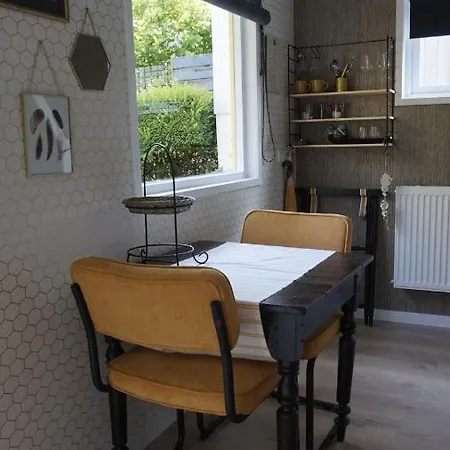 Thuis Bij Elles Alojamento de Acomodação e Pequeno-almoço Zuilichem